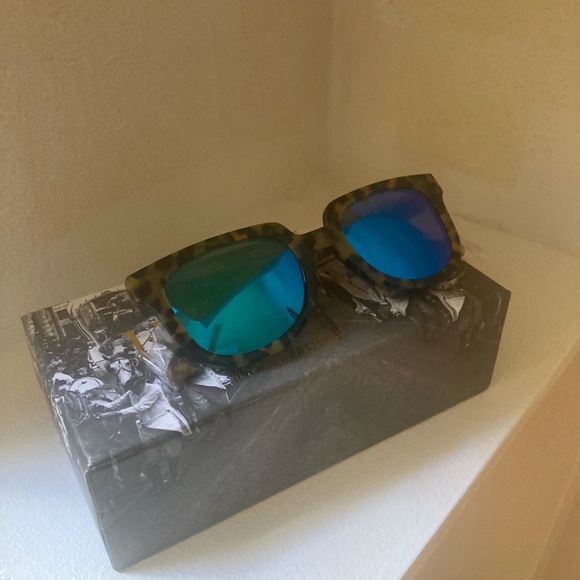 KREWE Lyons Blonde Tortoise Sunglasses - Rare Blue Lenses - Picture 4 of 8